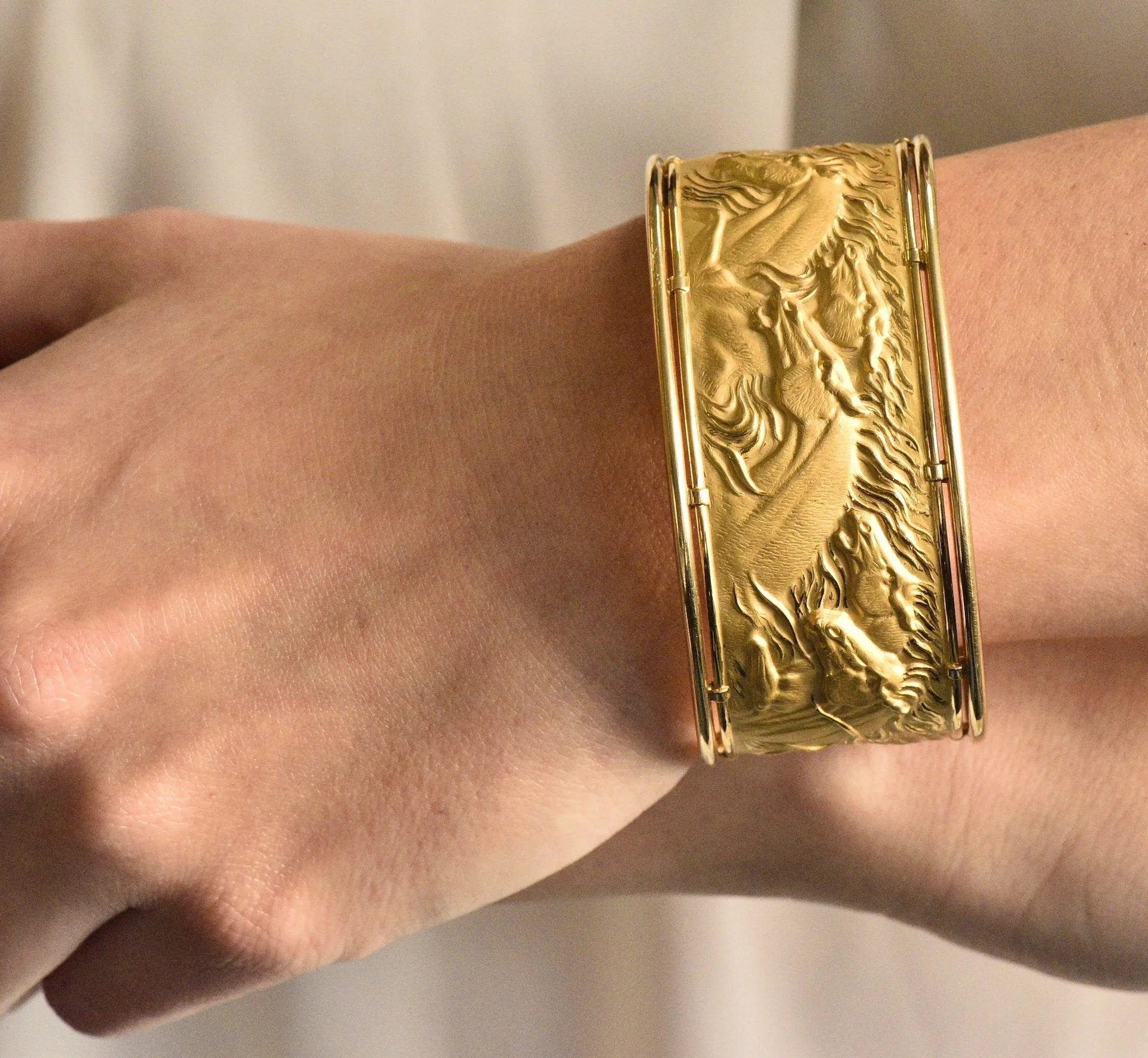 Carrera Y Carrera 18 Karat Gold Ecuestre Horse Cuff Bracelet