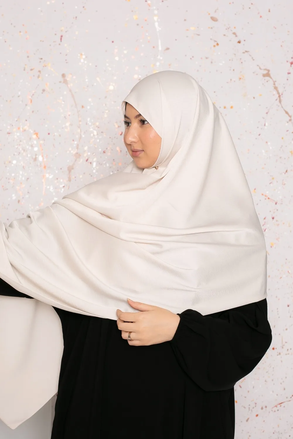 Hijab crema brillante premium