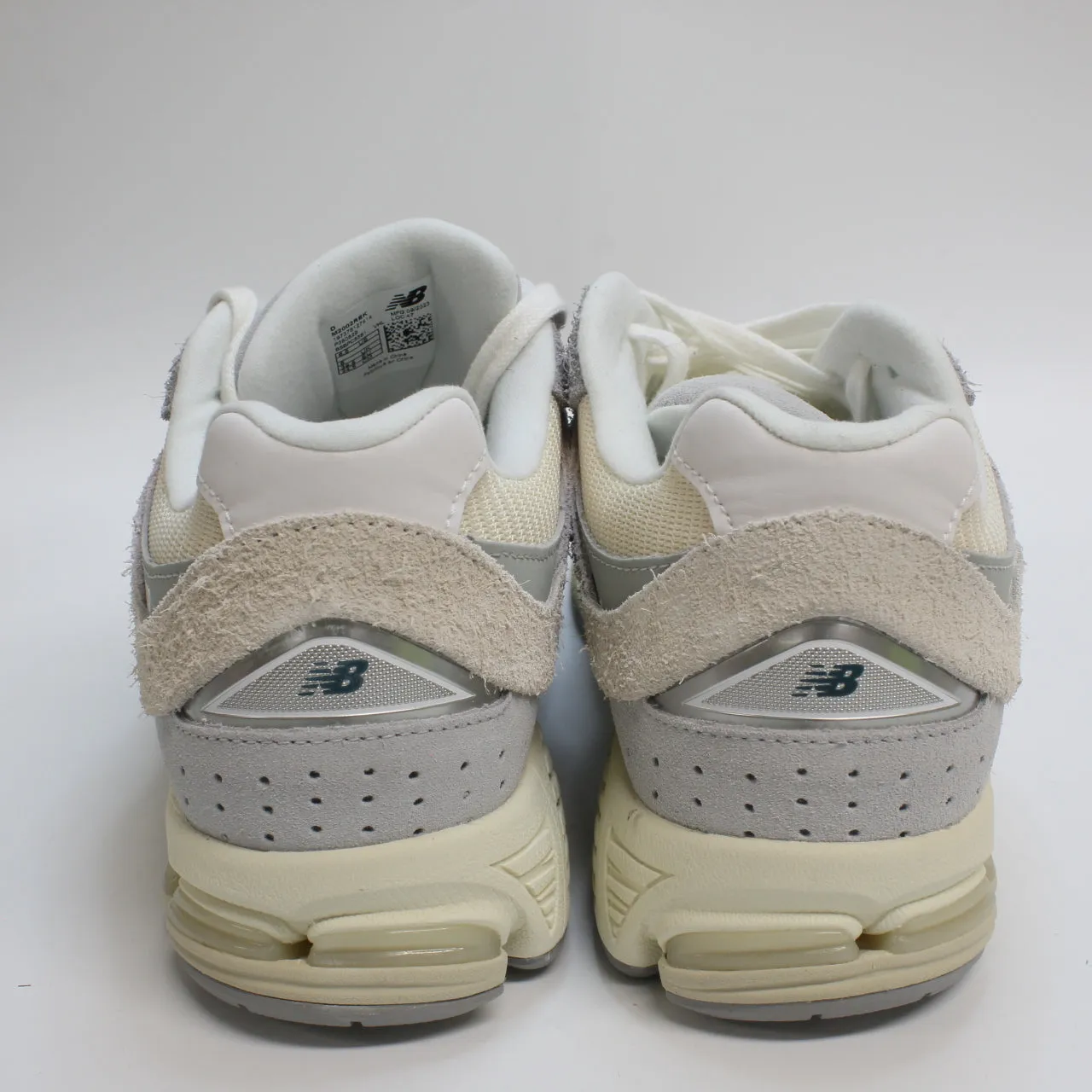 New Balance 2002 Offwhite Cream Grey Trainers