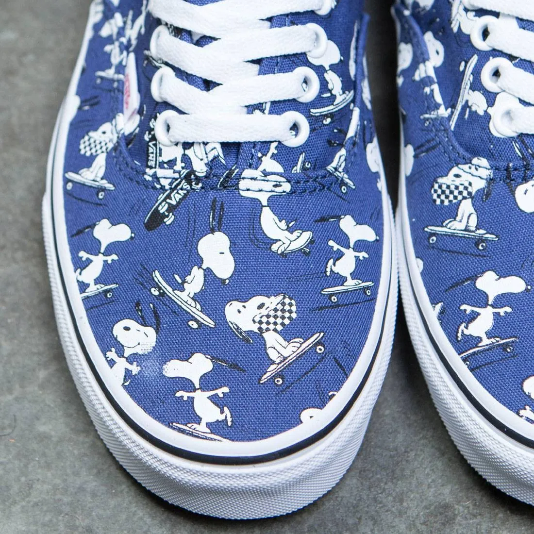 Vans x Peanuts Men Authentic - Snoopy Skating (blue)